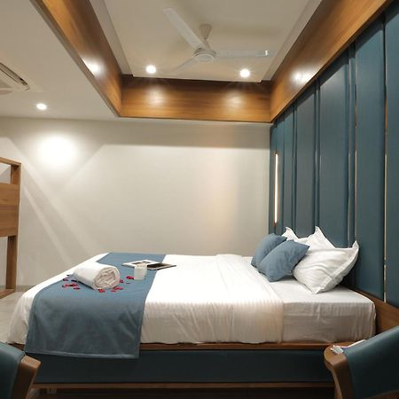 Plenteous Inn Ahmedabad Exterior photo