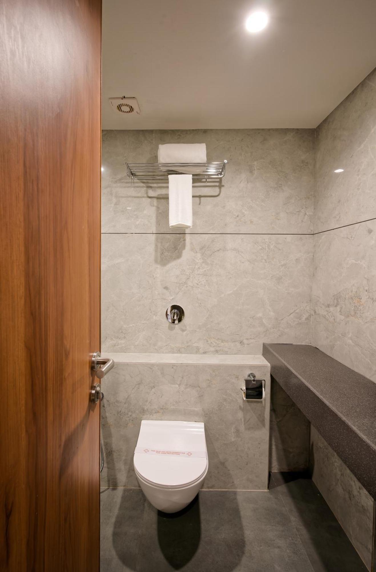 Plenteous Inn Ahmedabad Exterior photo