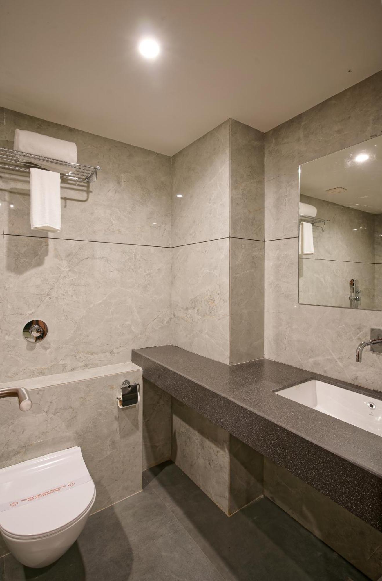 Plenteous Inn Ahmedabad Exterior photo