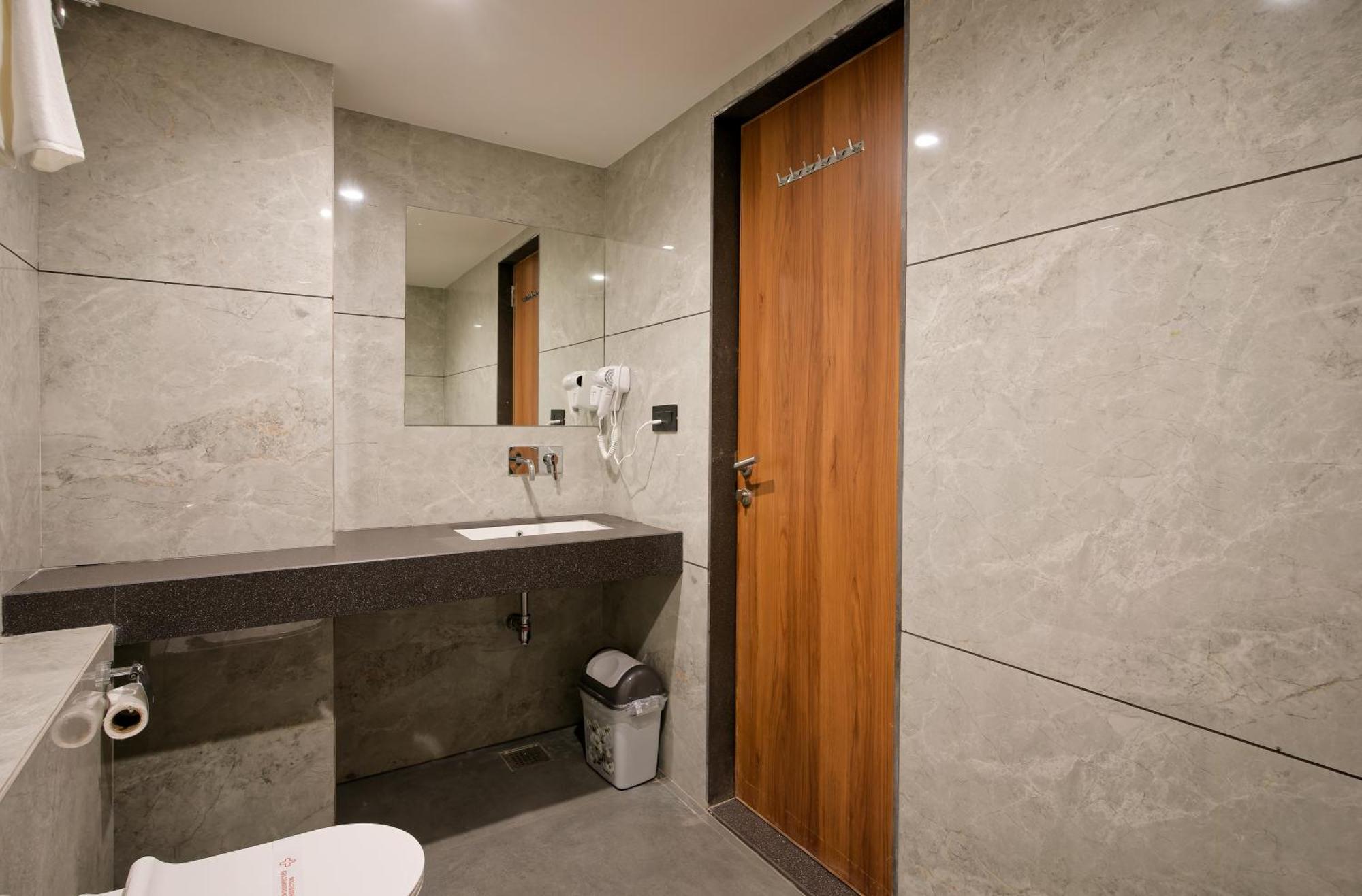 Plenteous Inn Ahmedabad Exterior photo