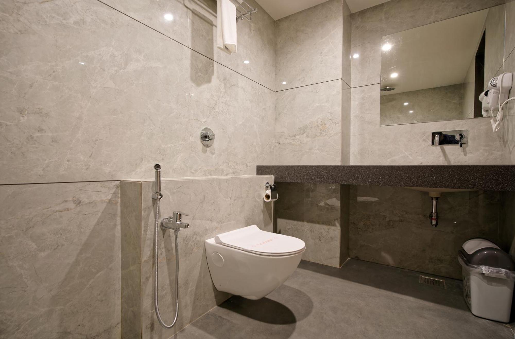 Plenteous Inn Ahmedabad Exterior photo