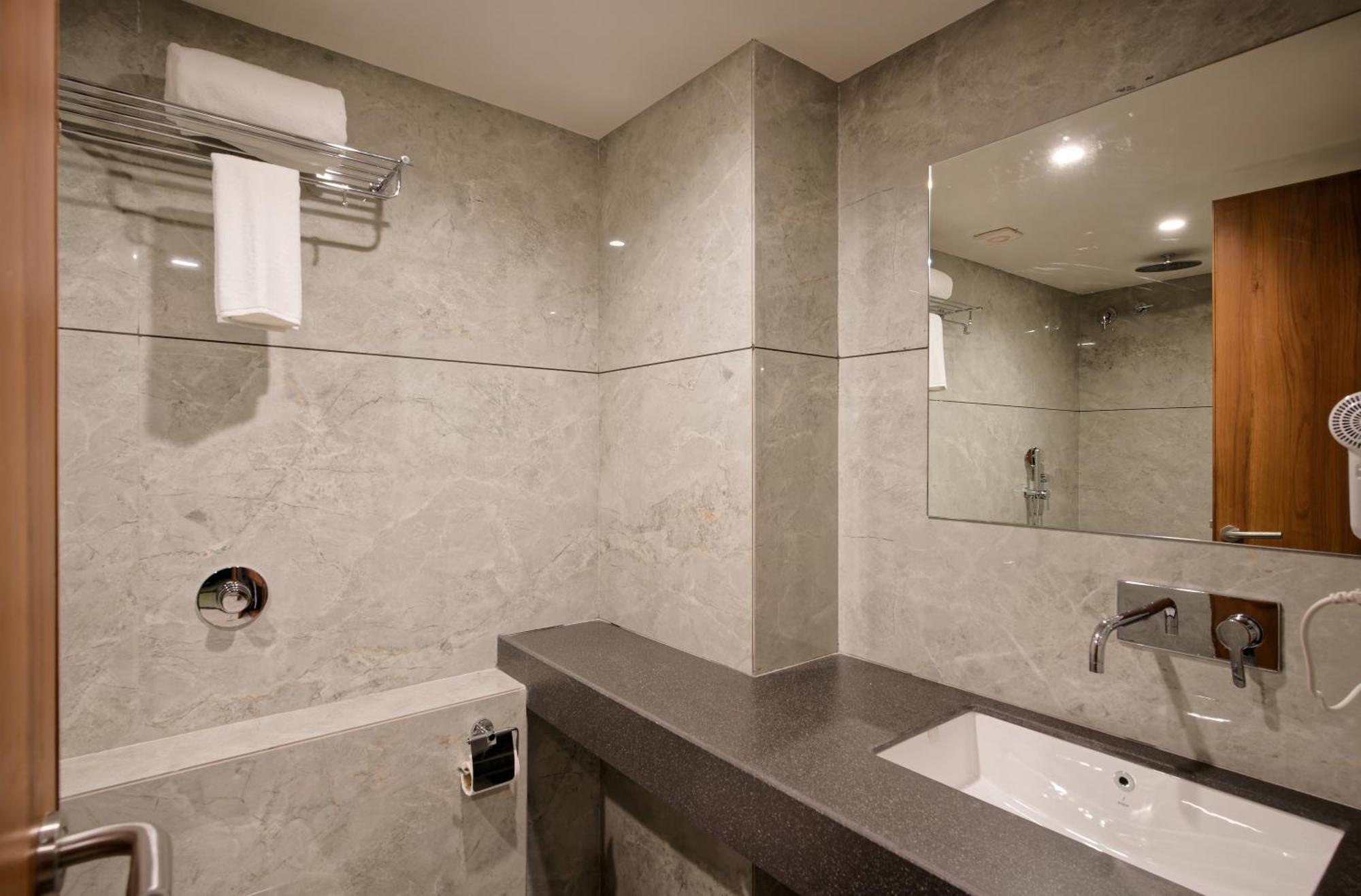 Plenteous Inn Ahmedabad Exterior photo