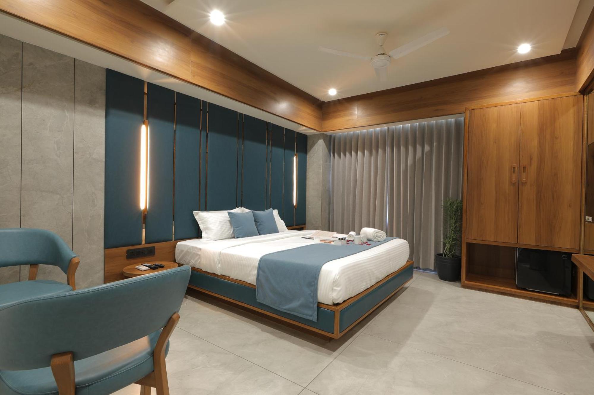 Plenteous Inn Ahmedabad Exterior photo