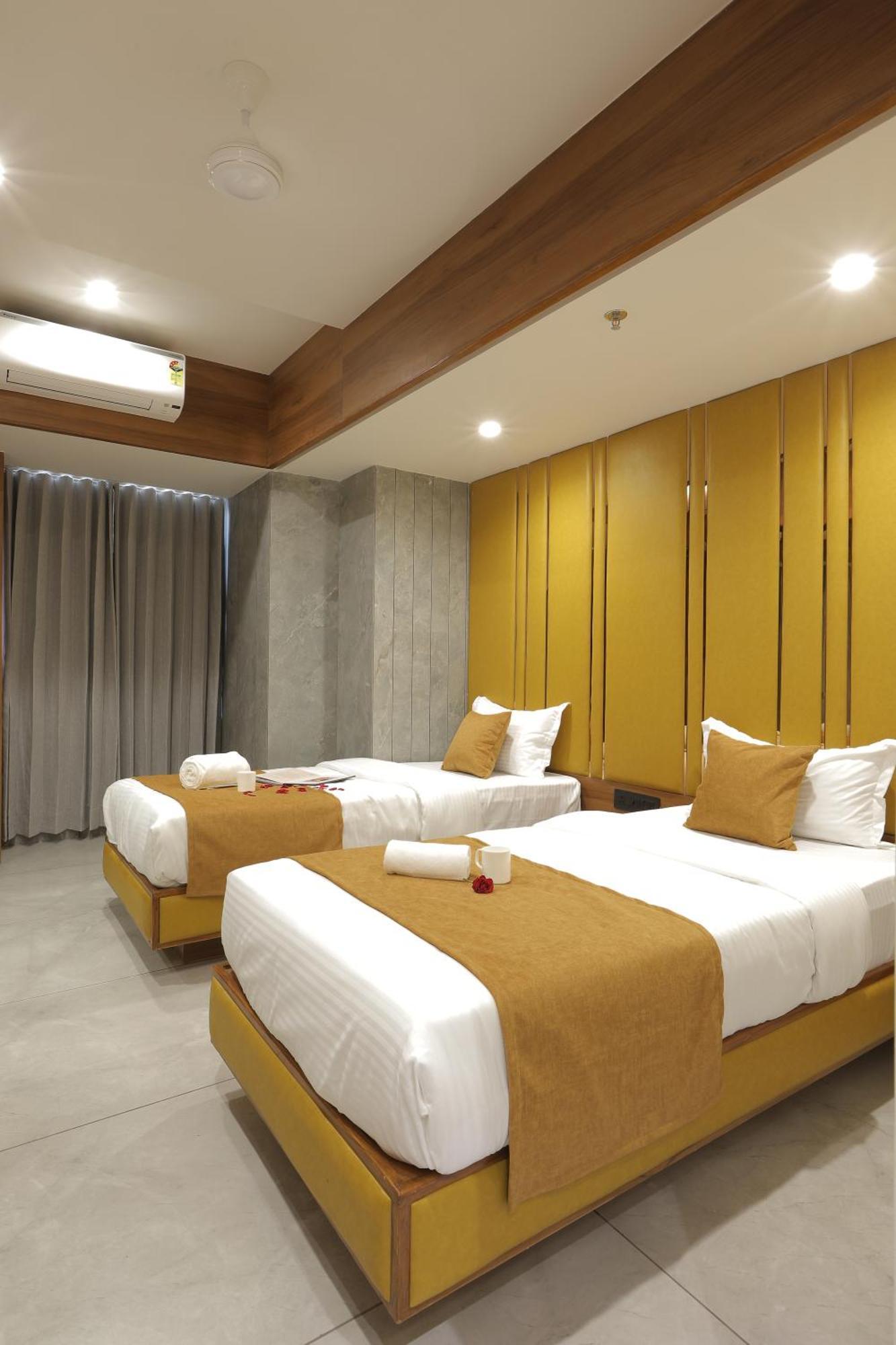 Plenteous Inn Ahmedabad Exterior photo