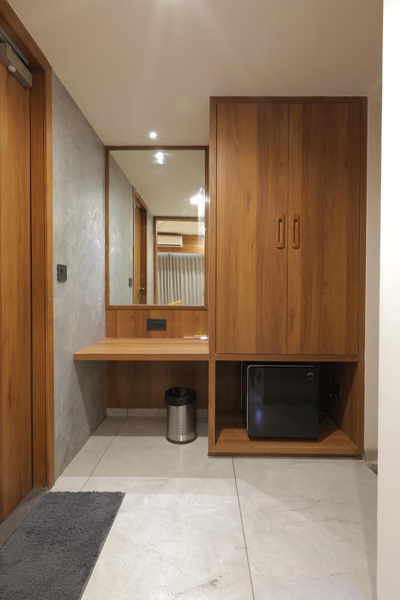 Plenteous Inn Ahmedabad Exterior photo