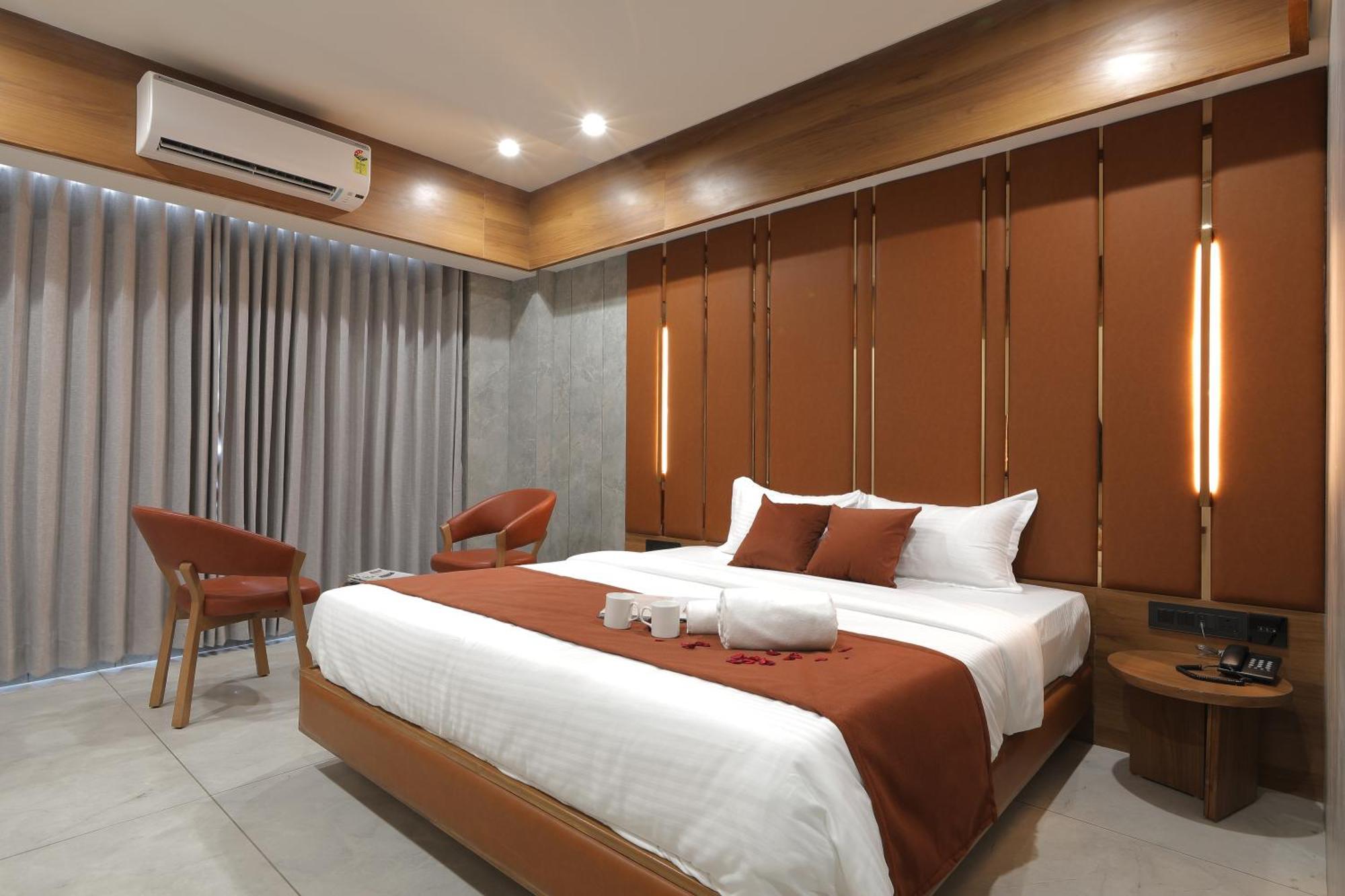 Plenteous Inn Ahmedabad Exterior photo