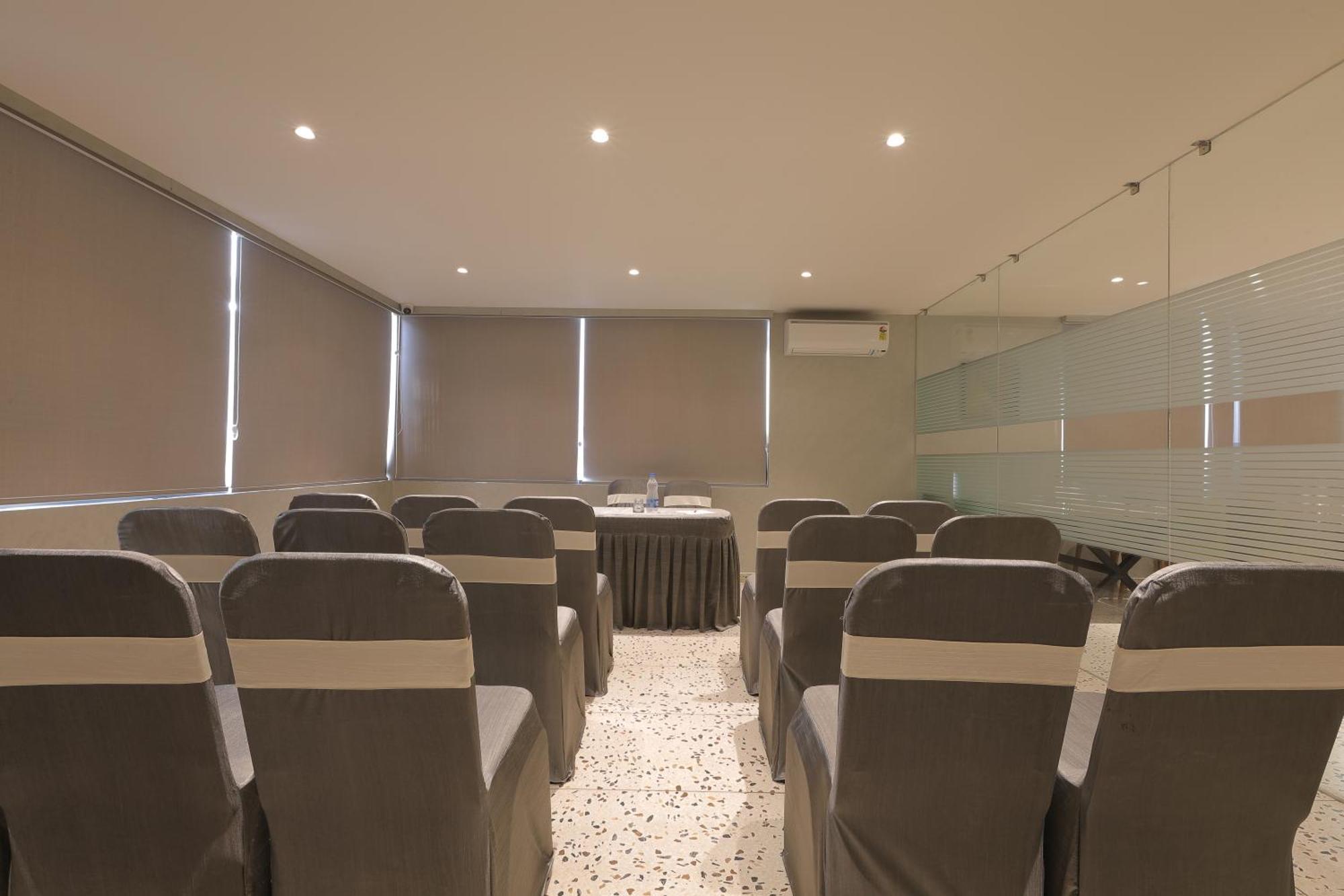 Plenteous Inn Ahmedabad Exterior photo