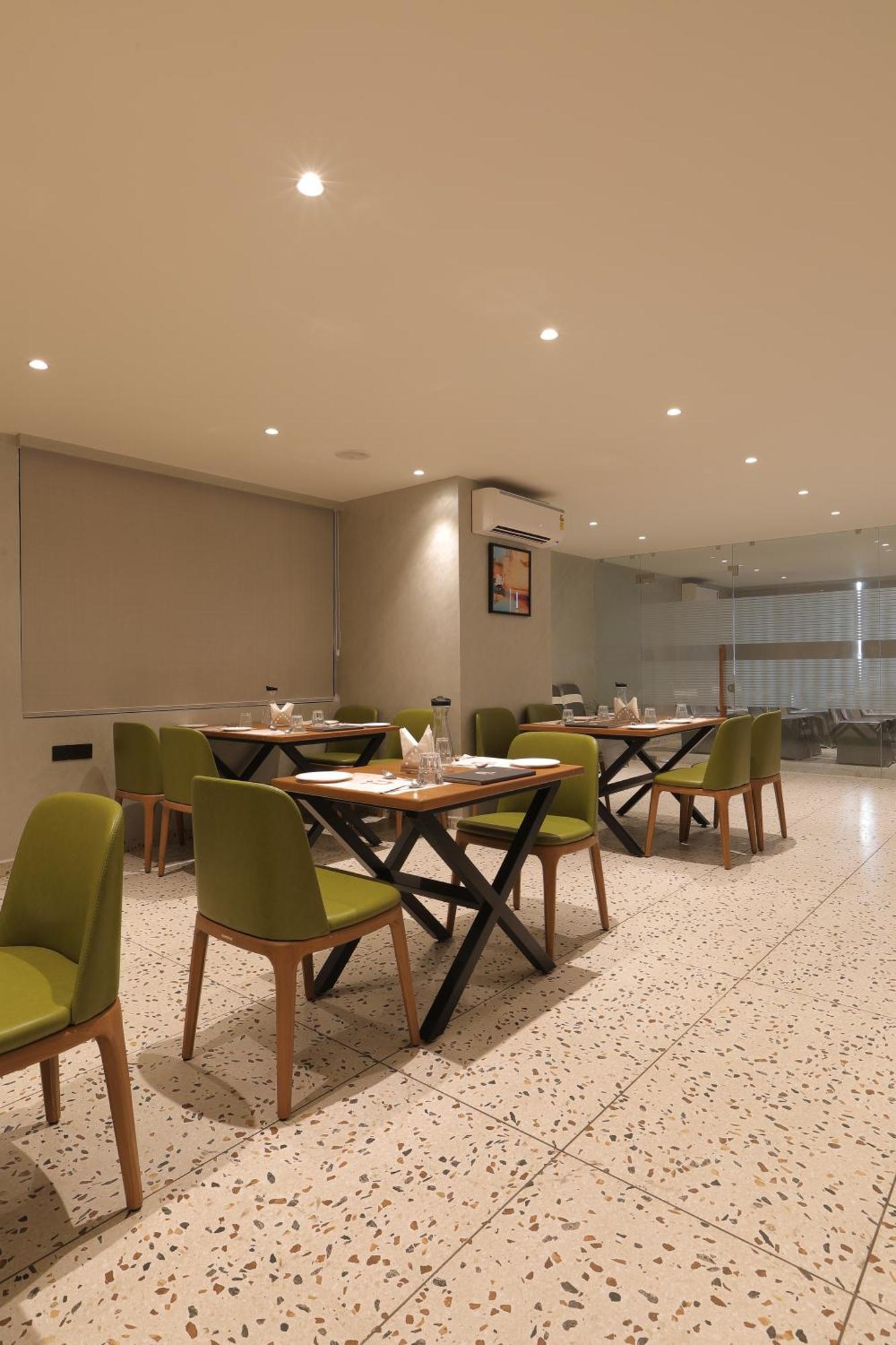 Plenteous Inn Ahmedabad Exterior photo