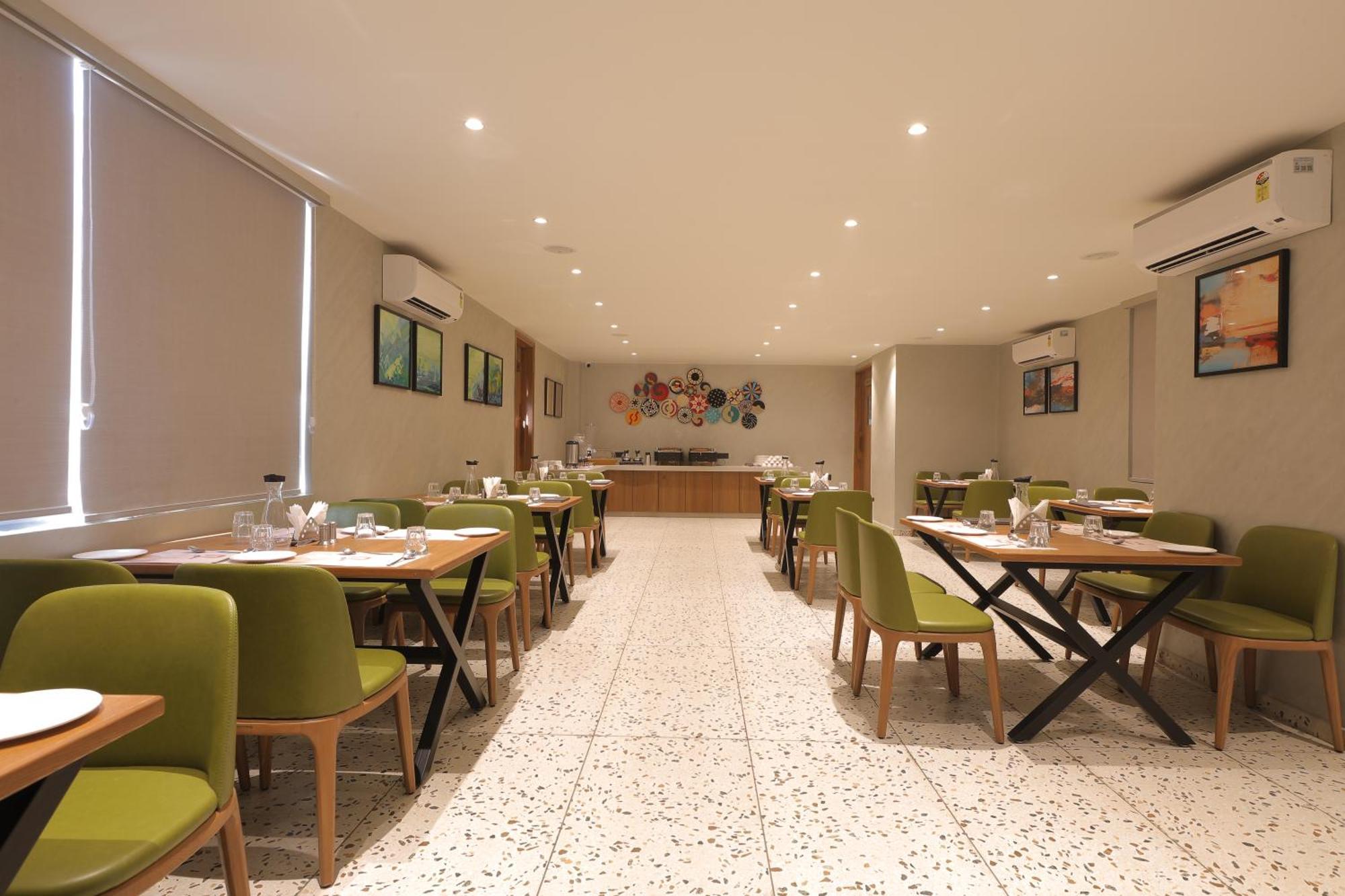 Plenteous Inn Ahmedabad Exterior photo