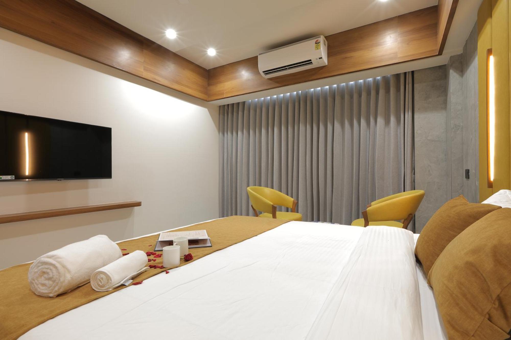 Plenteous Inn Ahmedabad Exterior photo