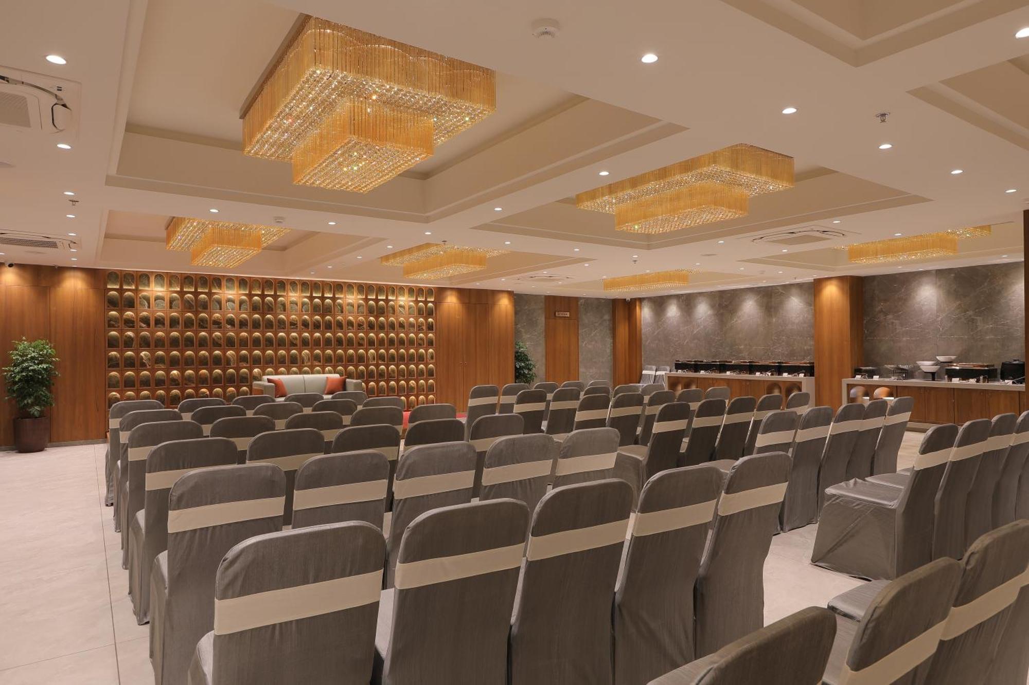 Plenteous Inn Ahmedabad Exterior photo