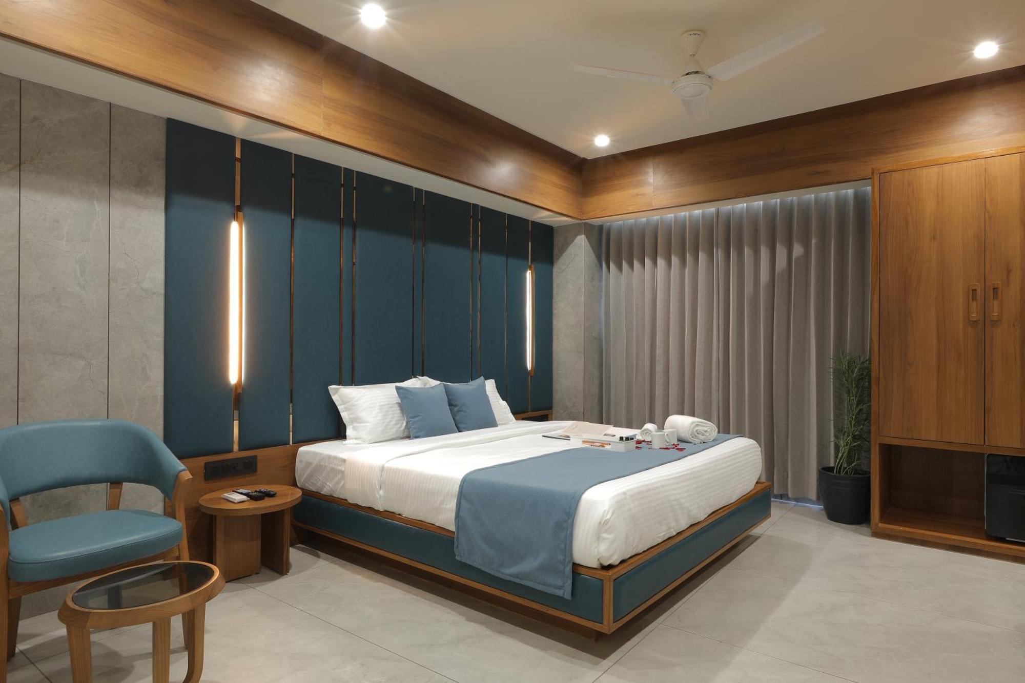 Plenteous Inn Ahmedabad Exterior photo