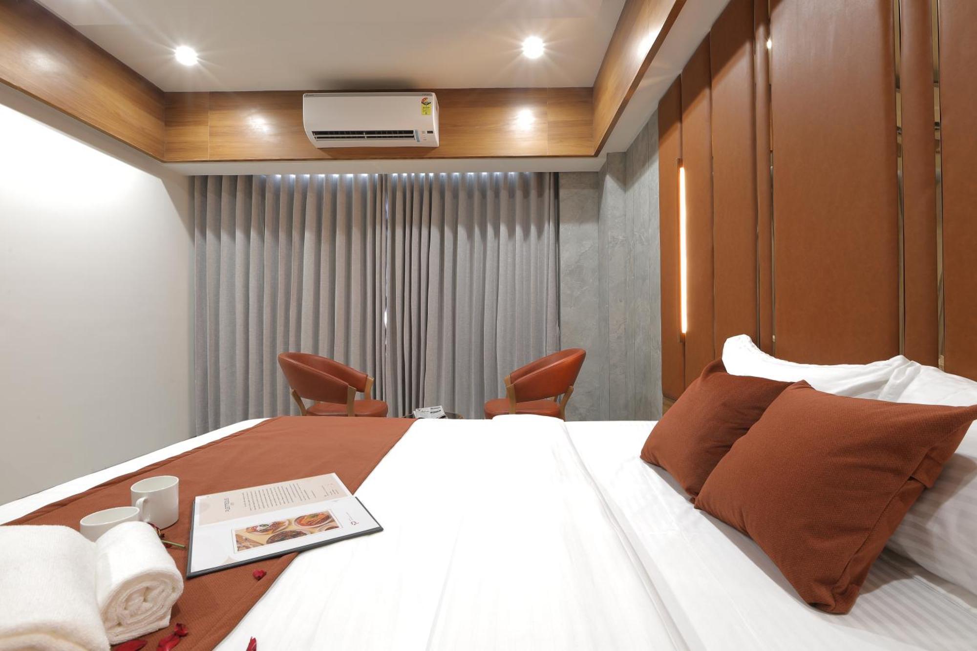 Plenteous Inn Ahmedabad Exterior photo