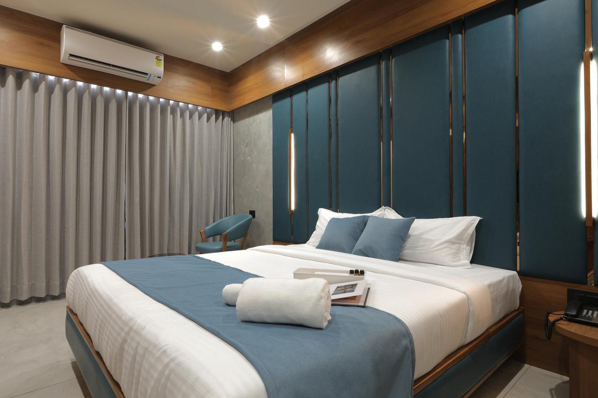 Plenteous Inn Ahmedabad Exterior photo