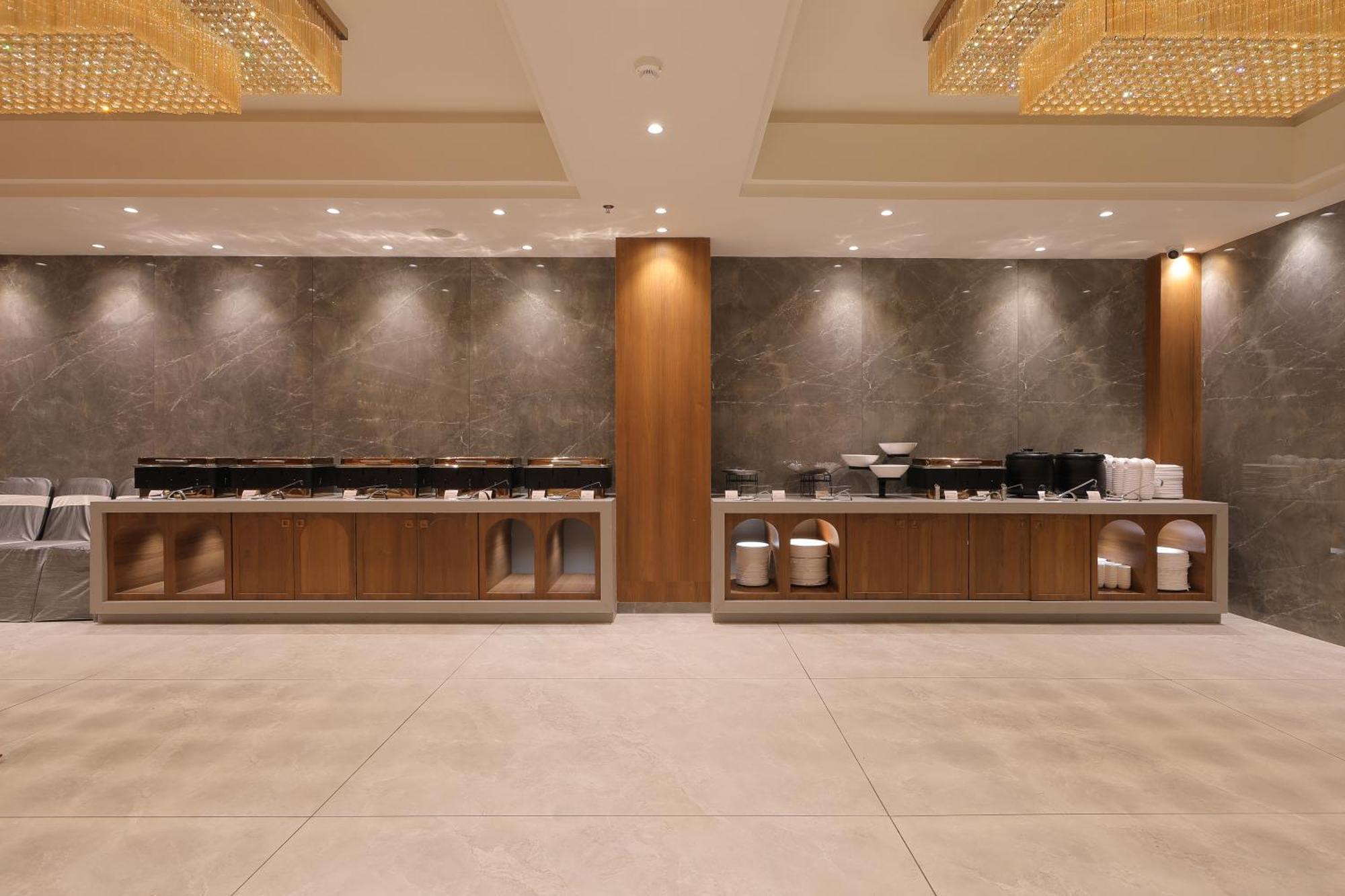 Plenteous Inn Ahmedabad Exterior photo