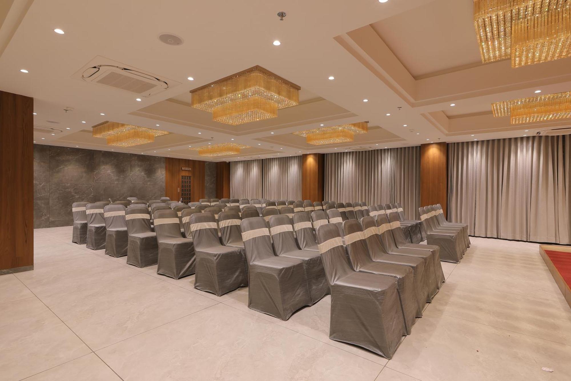 Plenteous Inn Ahmedabad Exterior photo