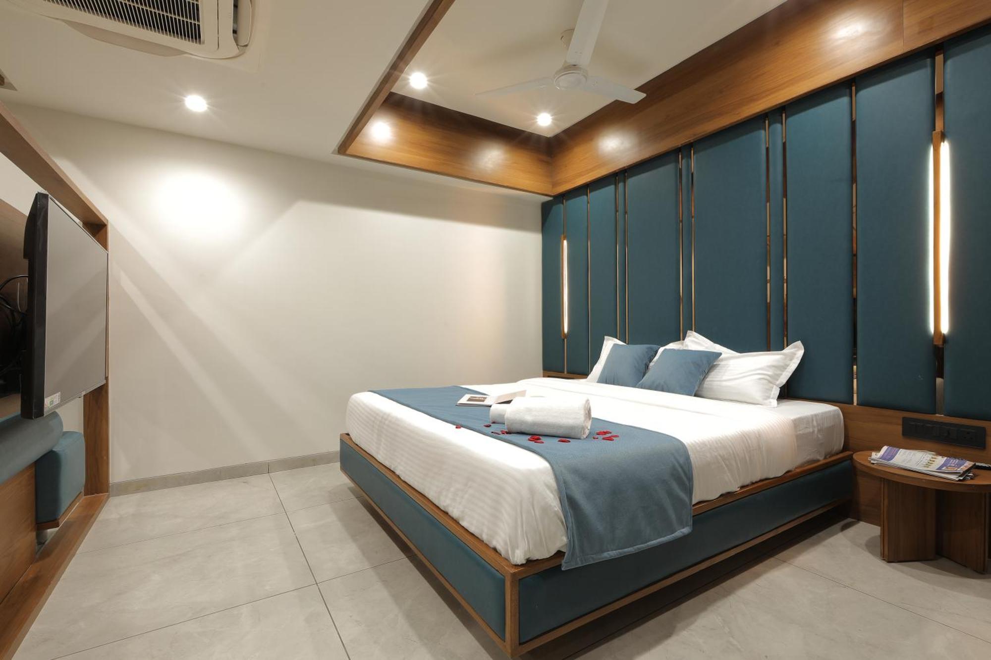 Plenteous Inn Ahmedabad Exterior photo