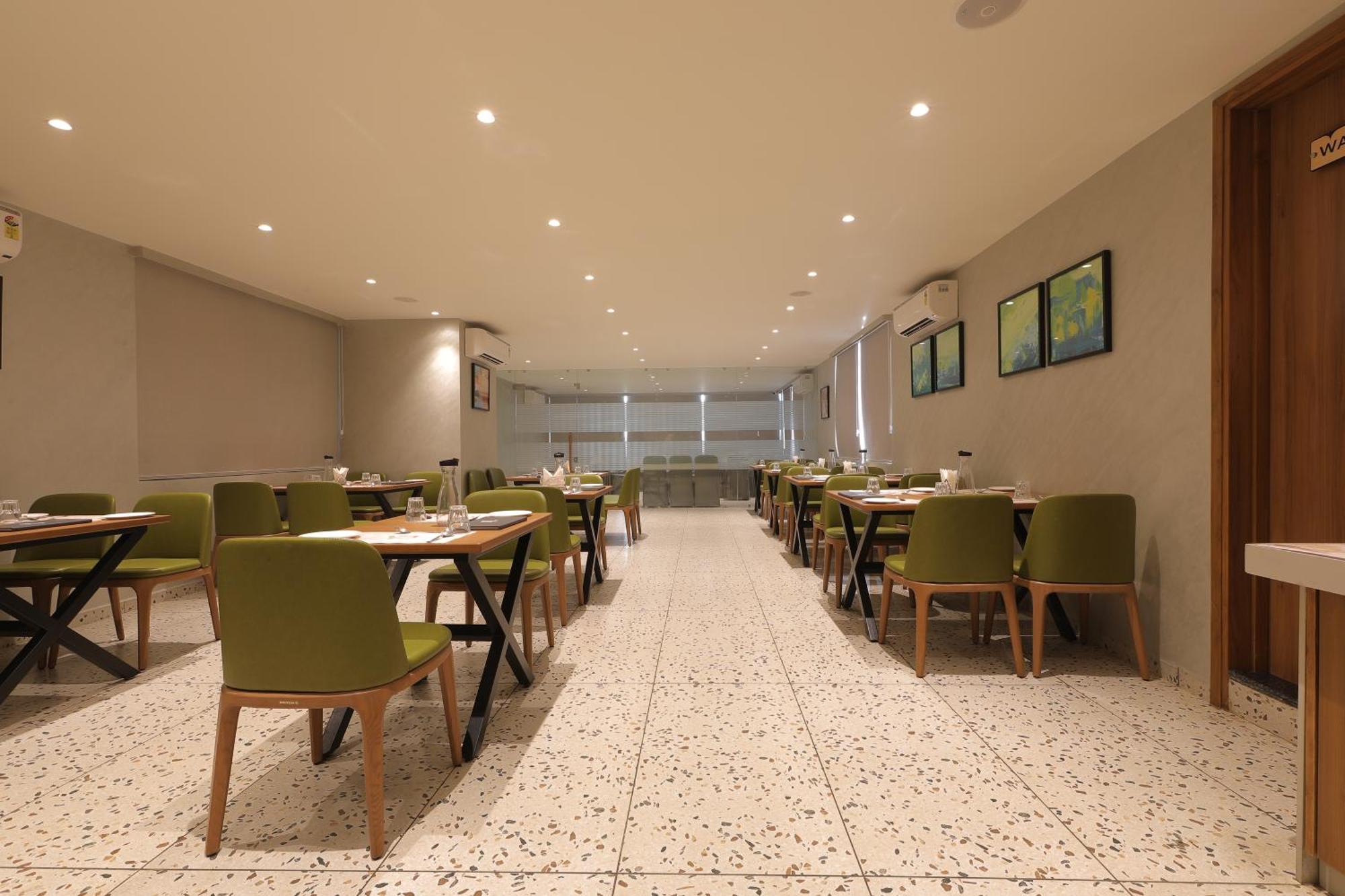 Plenteous Inn Ahmedabad Exterior photo