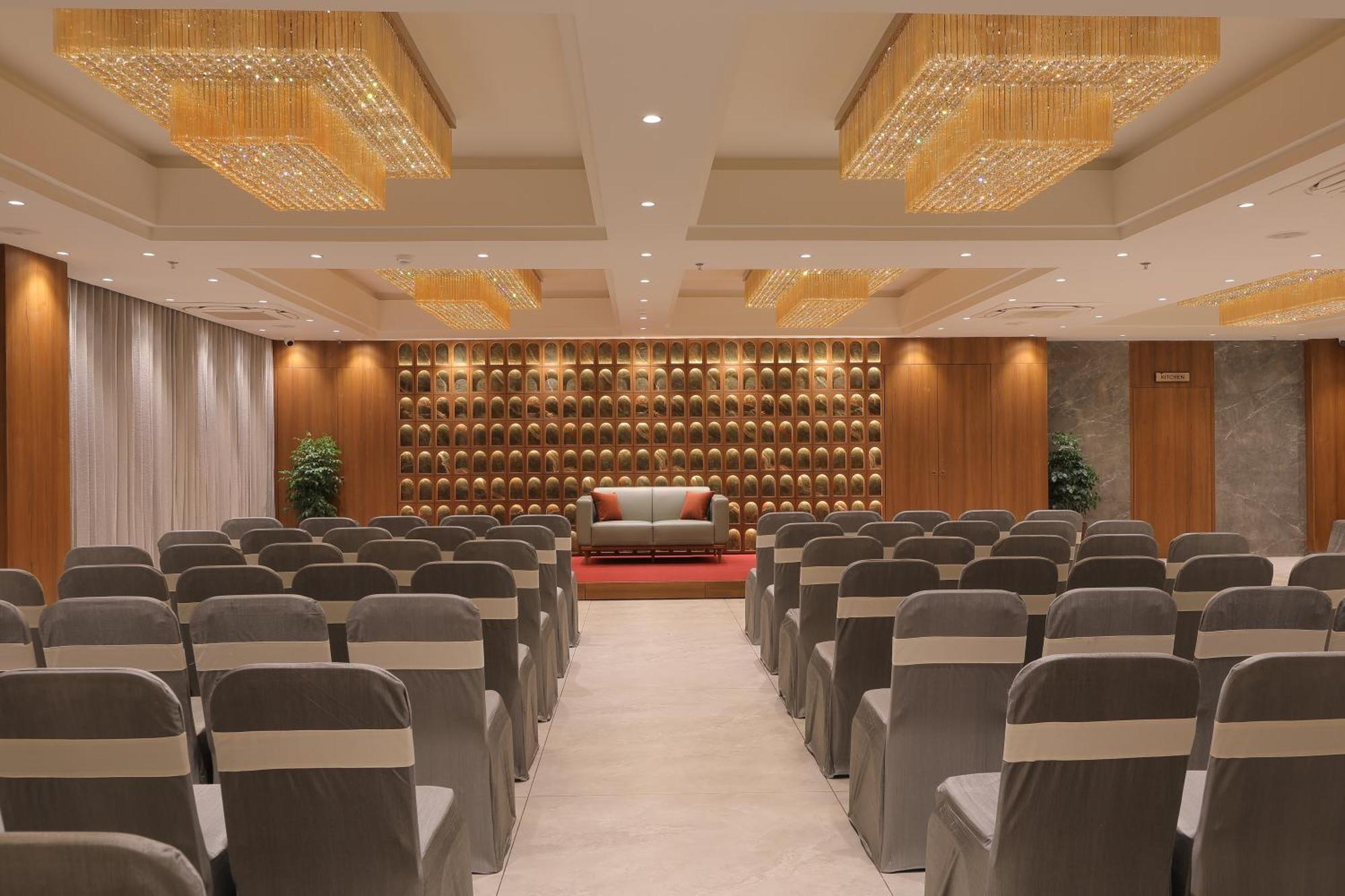 Plenteous Inn Ahmedabad Exterior photo