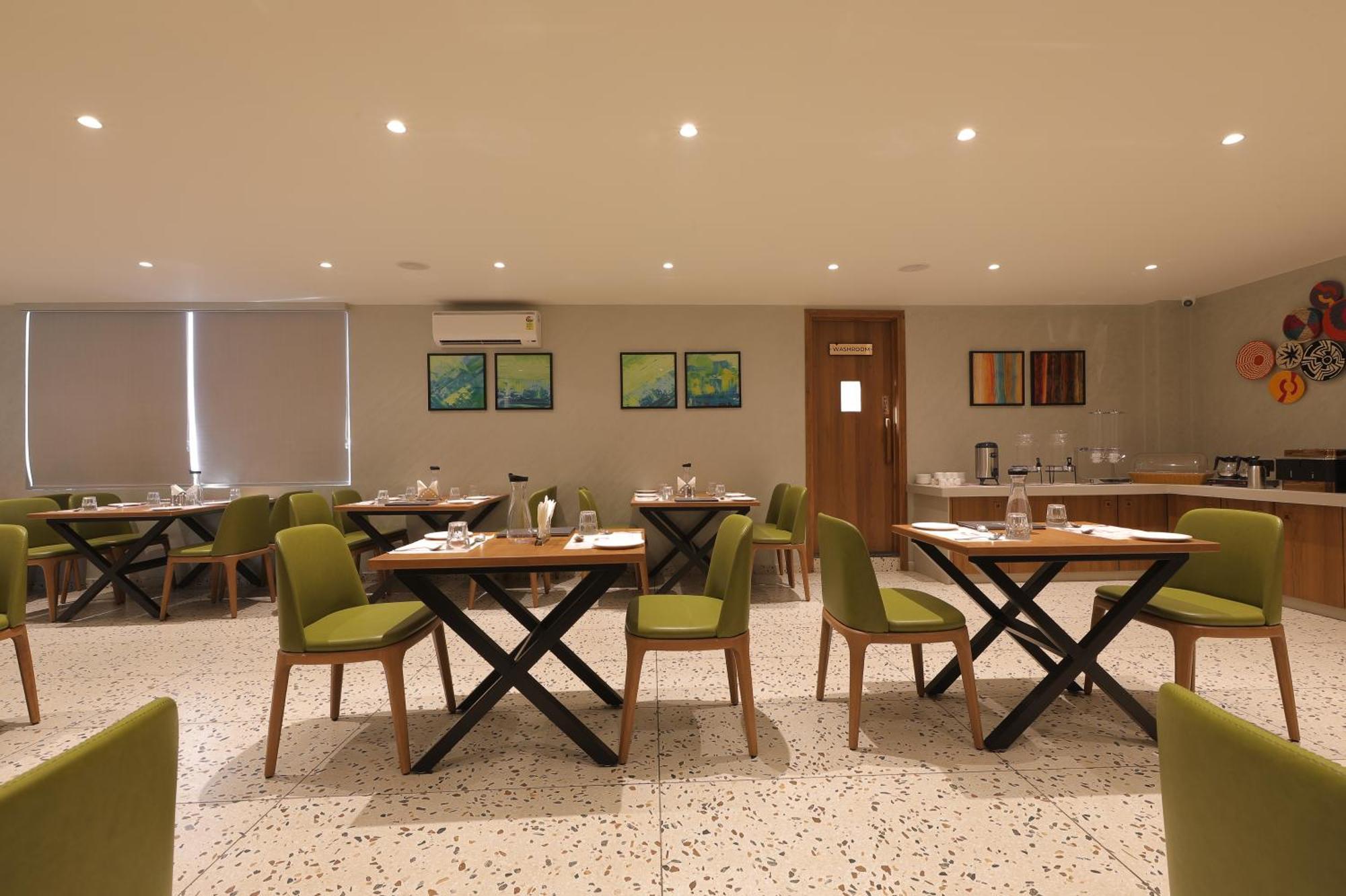 Plenteous Inn Ahmedabad Exterior photo