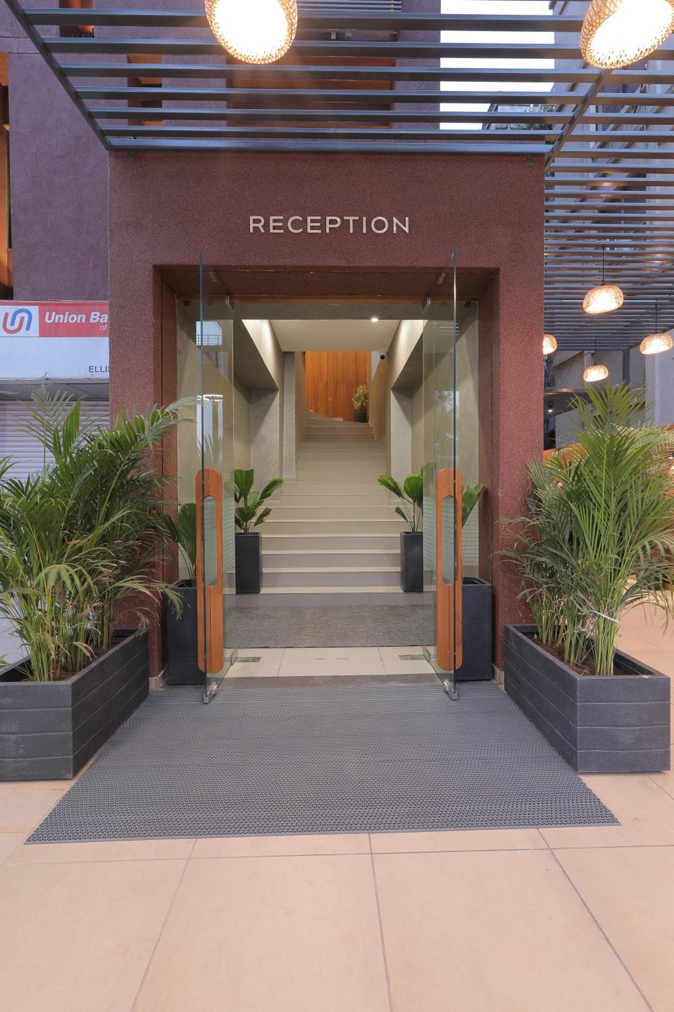 Plenteous Inn Ahmedabad Exterior photo