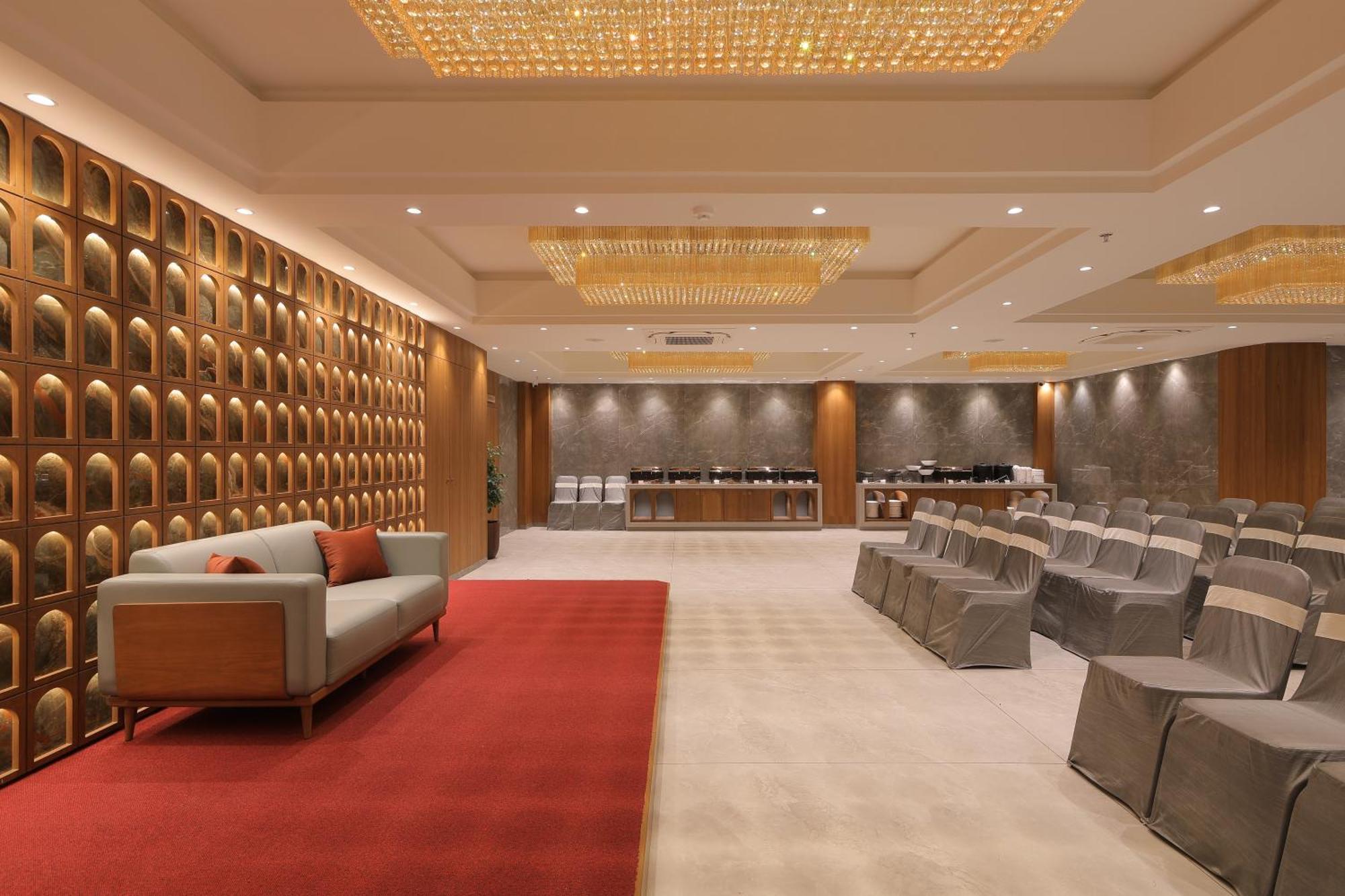 Plenteous Inn Ahmedabad Exterior photo