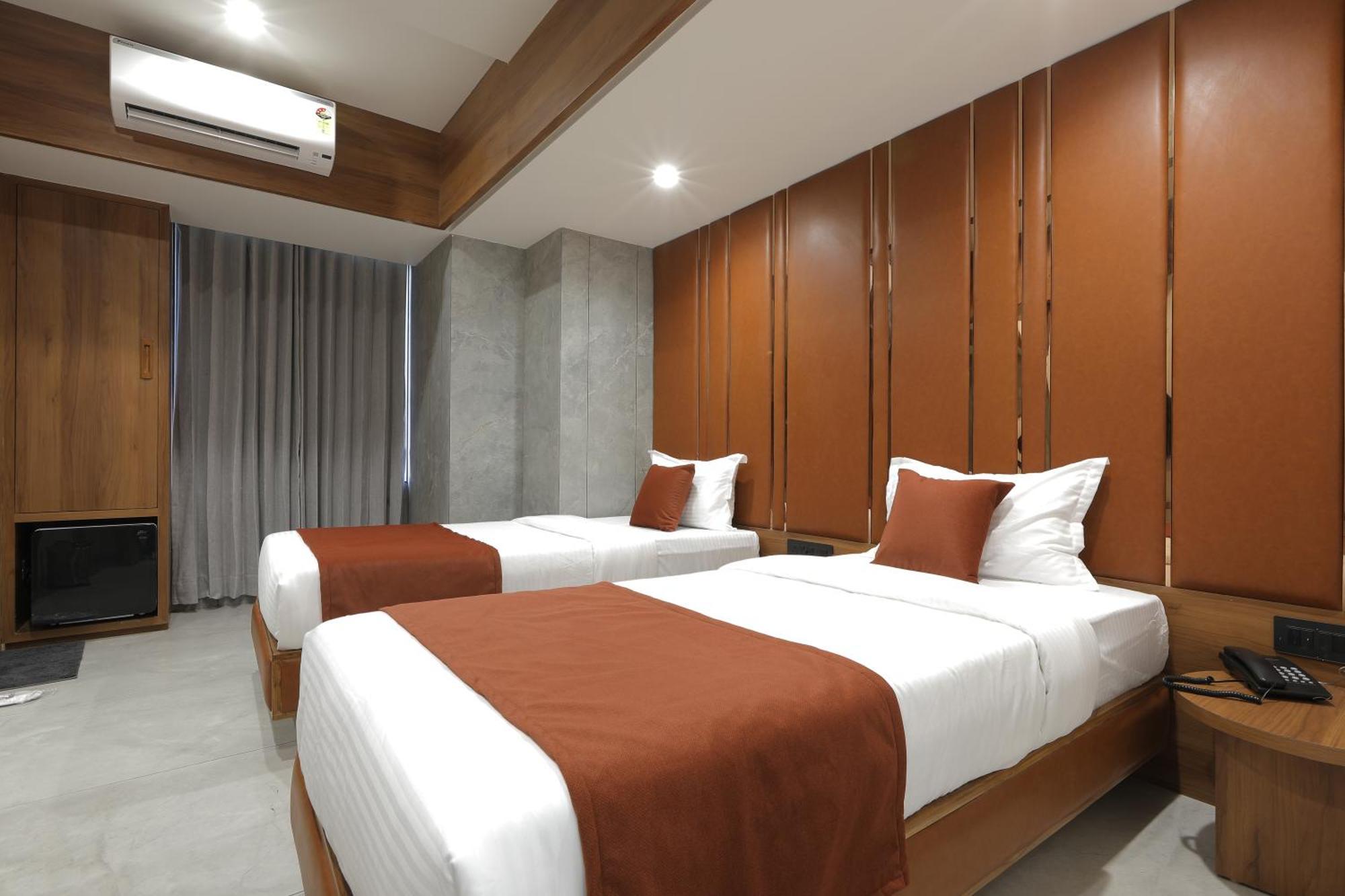 Plenteous Inn Ahmedabad Exterior photo