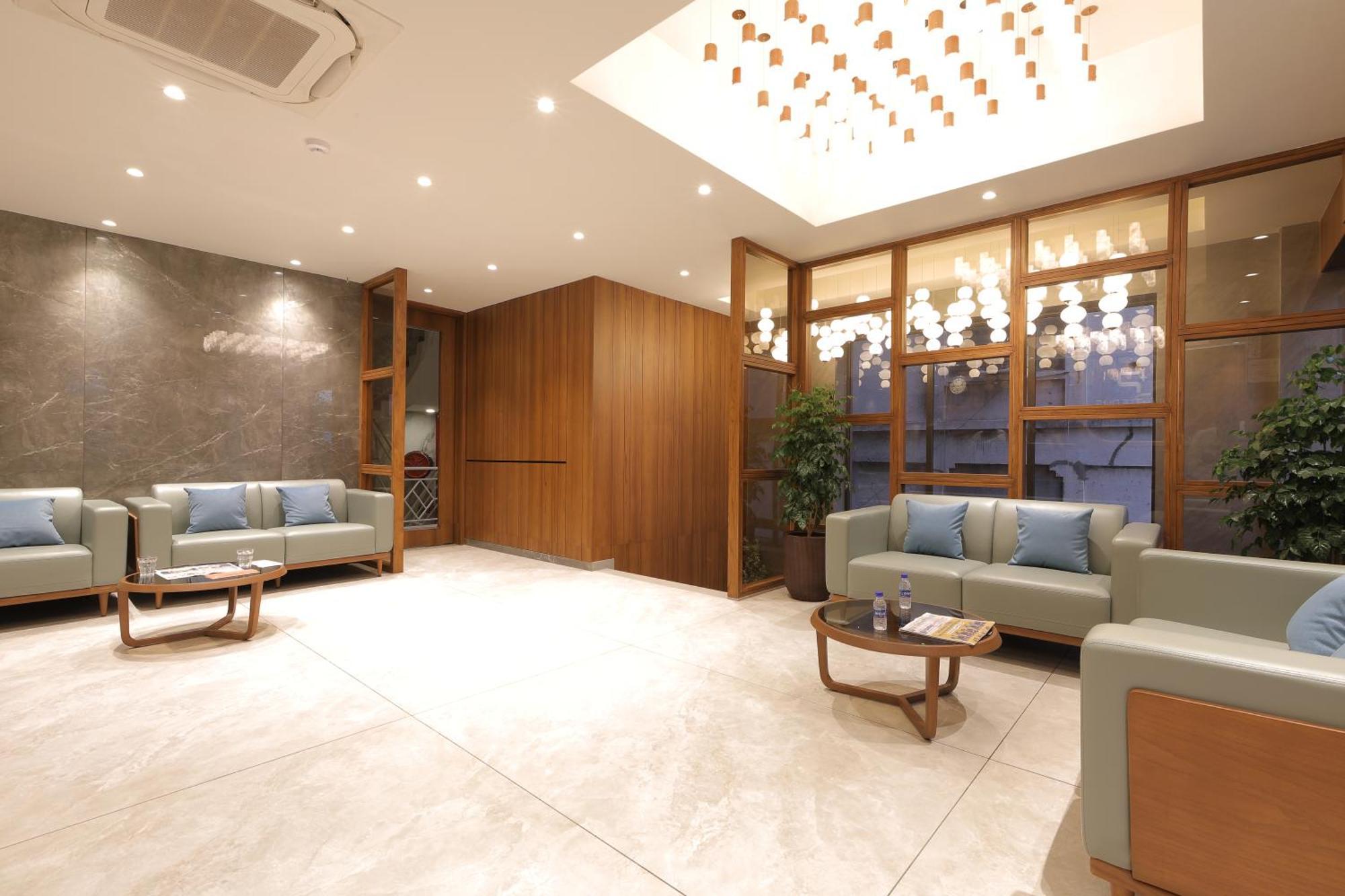 Plenteous Inn Ahmedabad Exterior photo
