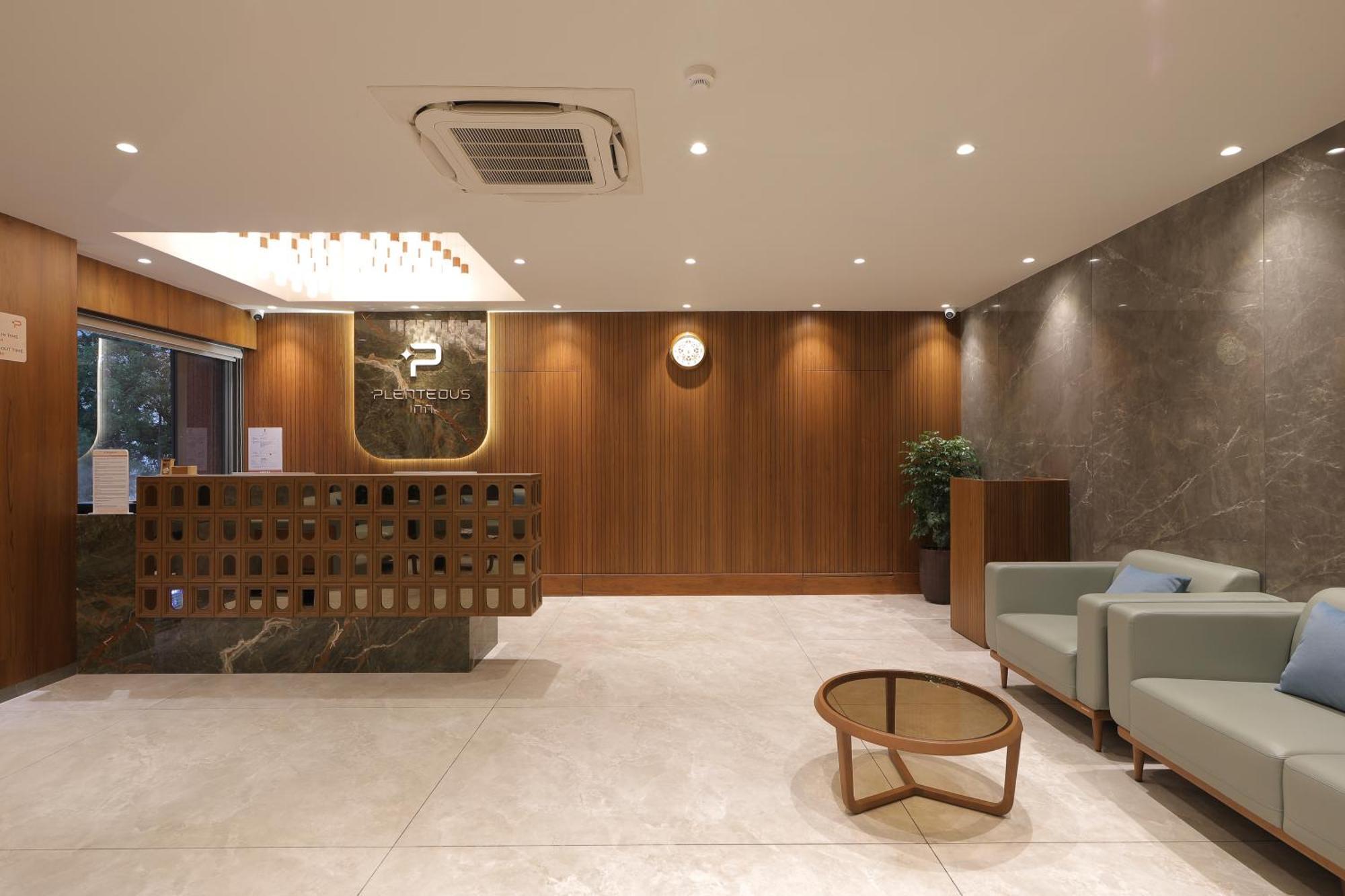 Plenteous Inn Ahmedabad Exterior photo