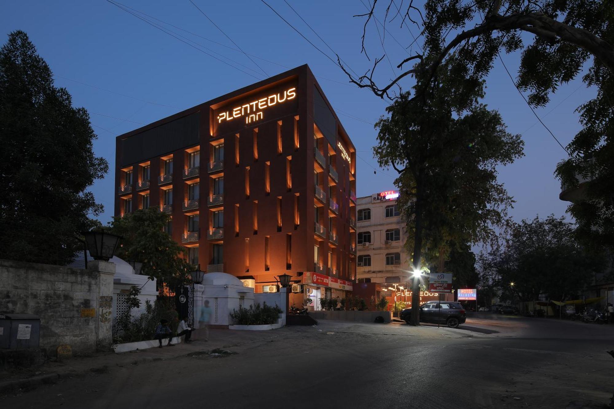Plenteous Inn Ahmedabad Exterior photo