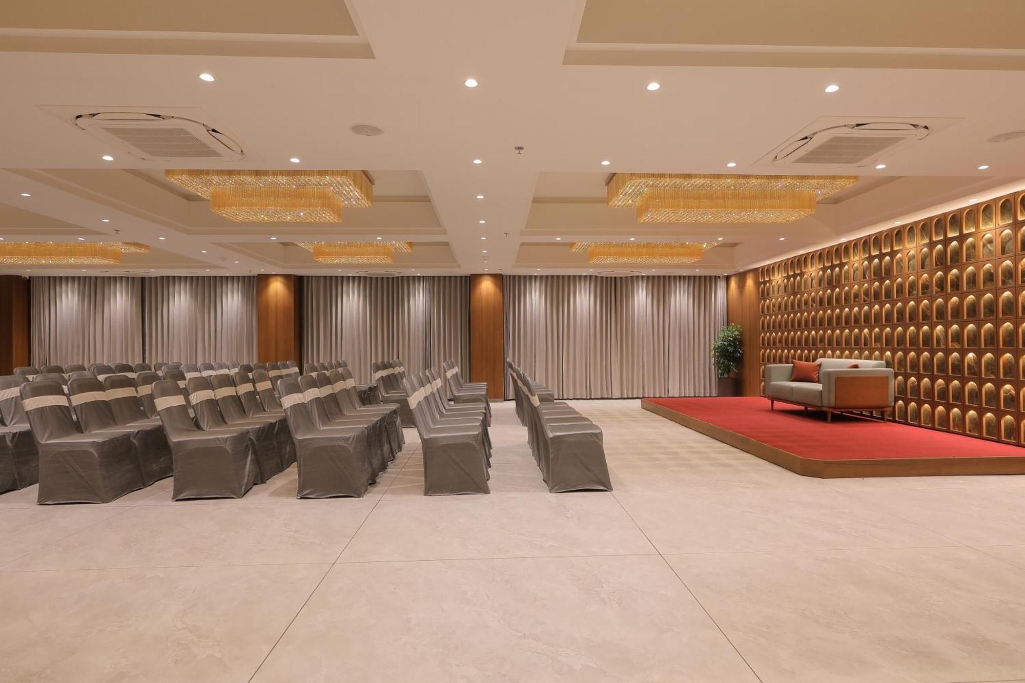 Plenteous Inn Ahmedabad Exterior photo