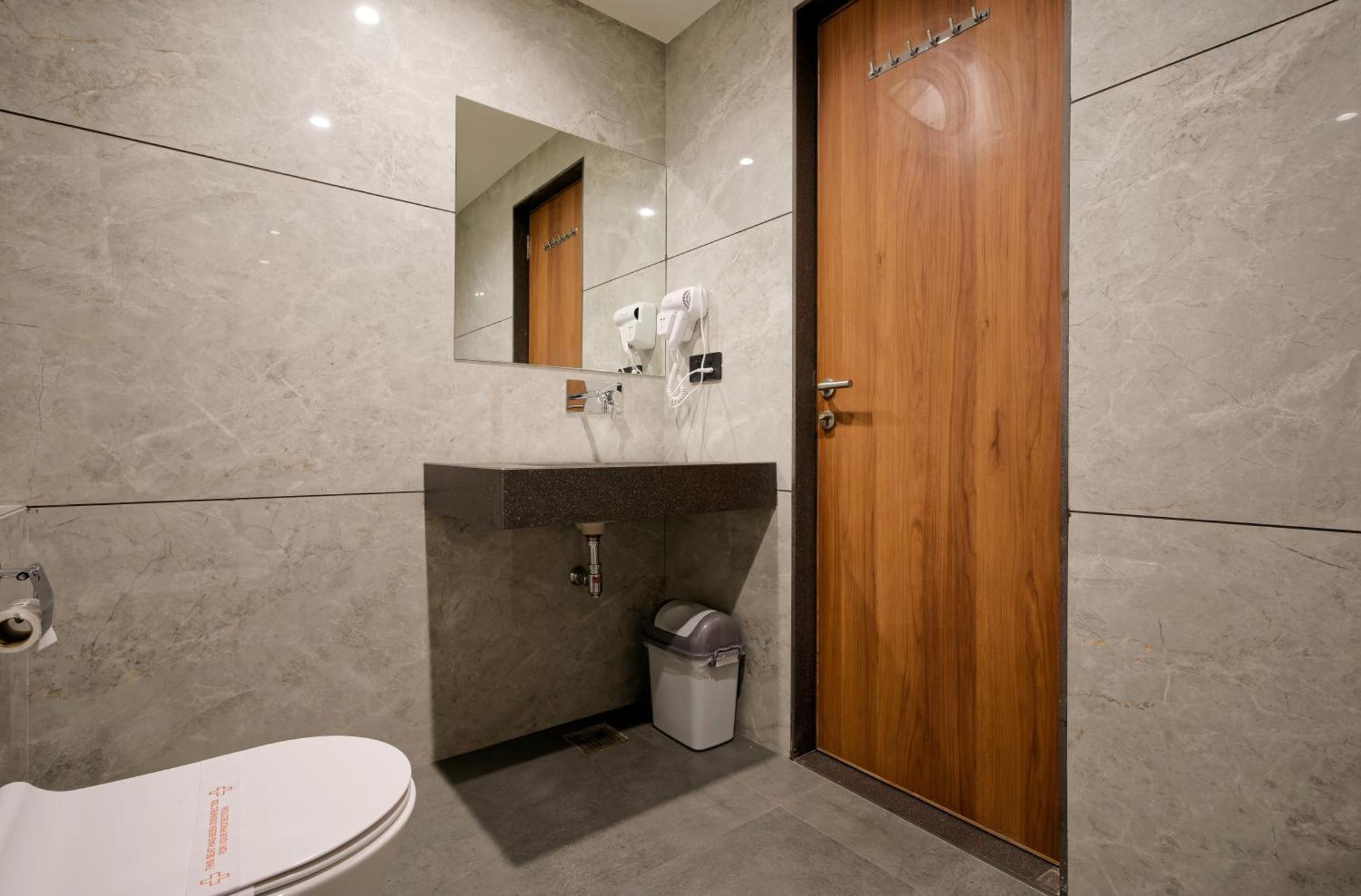 Plenteous Inn Ahmedabad Exterior photo