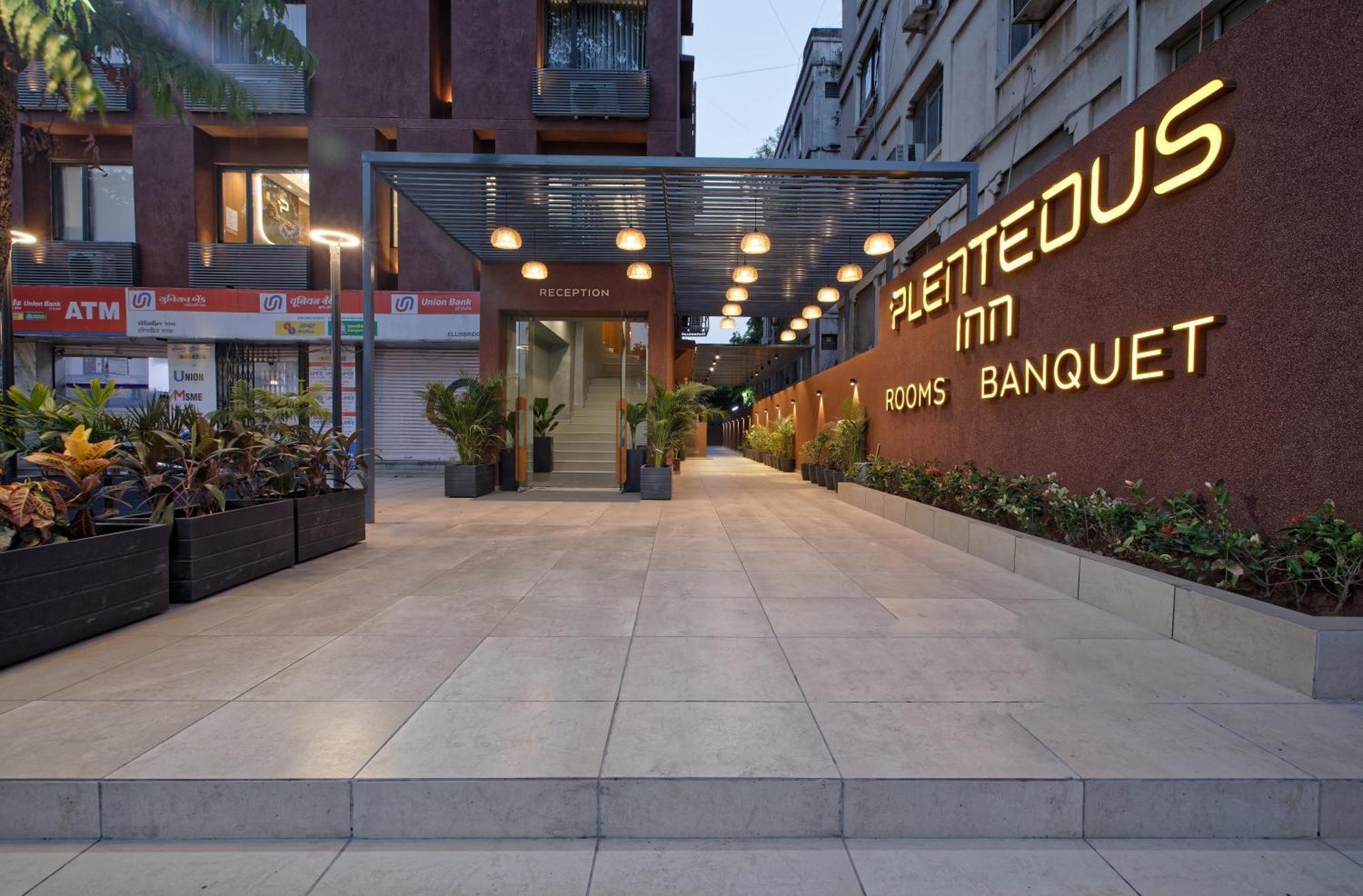 Plenteous Inn Ahmedabad Exterior photo